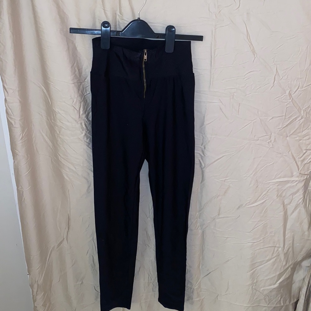 Black shinny leggings very stretchy
